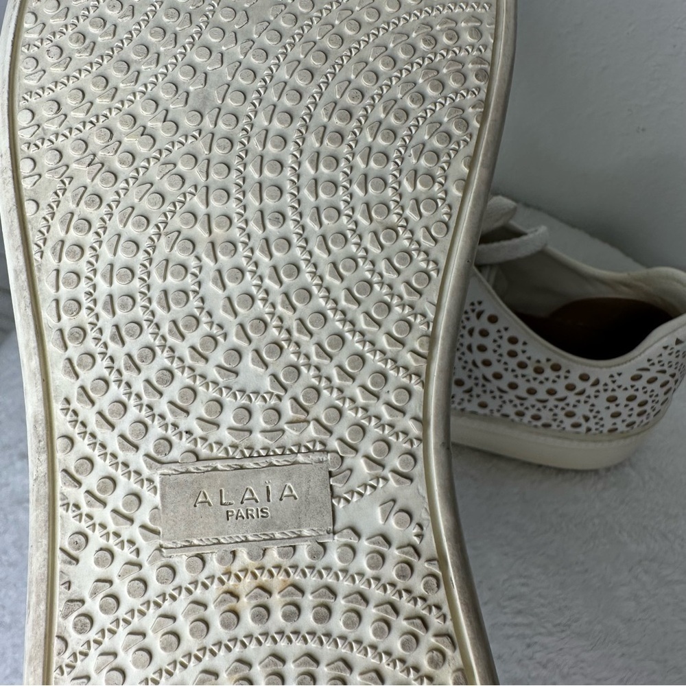 Alaia Size 9 White Tan Laser Cut
Leather Lace-Up Low Top
Sneakers - Picture 8 of 15